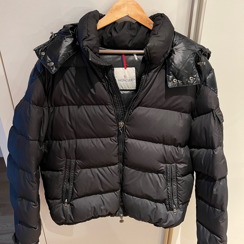 Moncler Men’s Montgenevre Short Down Jacket w/detachable hood | Black | Size 7